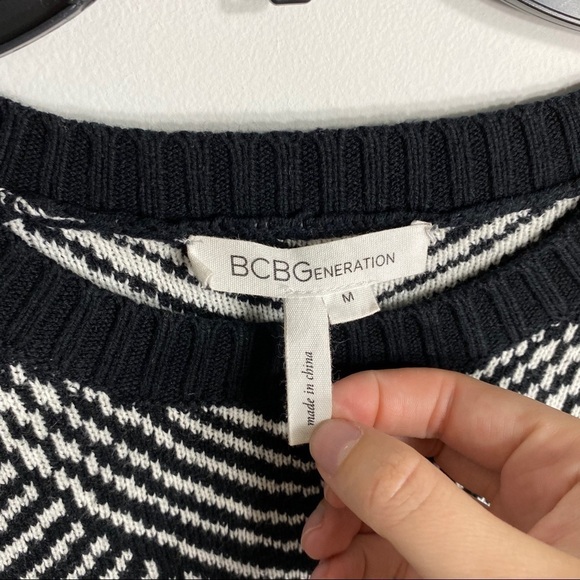 BCBGeneration Scallop Tunic Sweater Medium Women’s - Picture 3 of 7